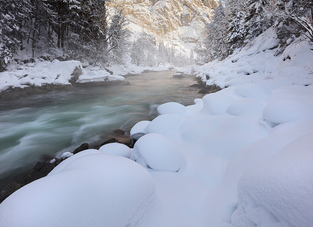 winterliche Enns, Ennstaler Alpen, Nationalpark Gesäuse, Steiermark, Österreich