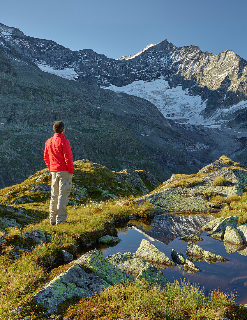 hikers, Eiskogele, Hohe Tauern National Park, Salzburg, Austria