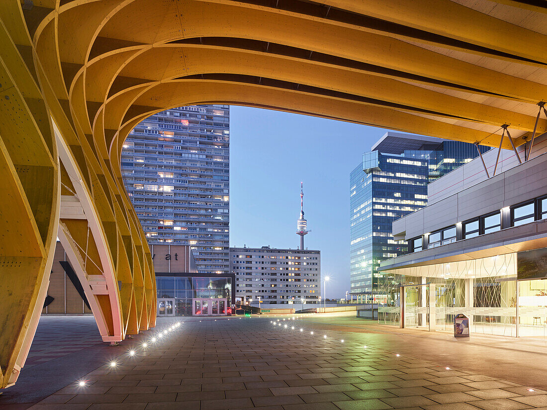 Austria Center Vienna, Donauturm, Bruno Kreisky Platz, 22. Bezirk Donaustadt, Wien, Österreich