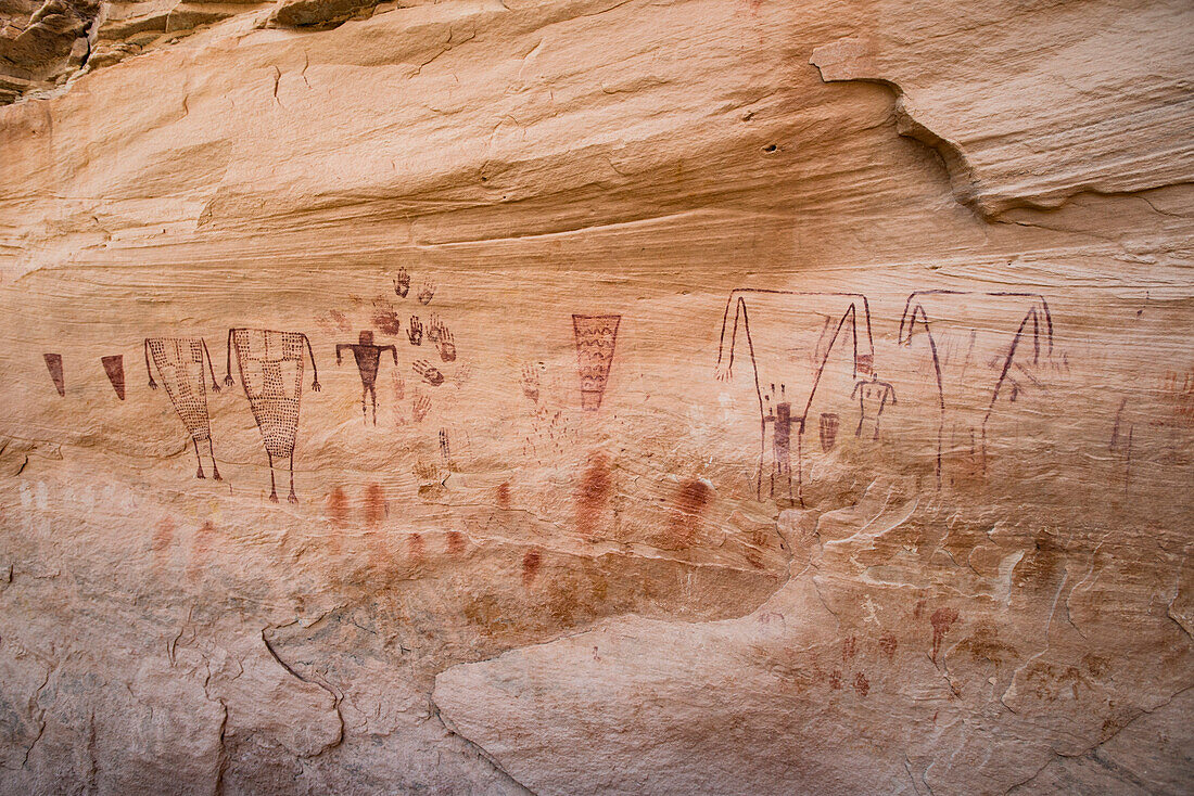 Green Mask pictographs, Sheiks Canyon, Grand Gulch area of Bears Ears National Monument, Utah, USA
