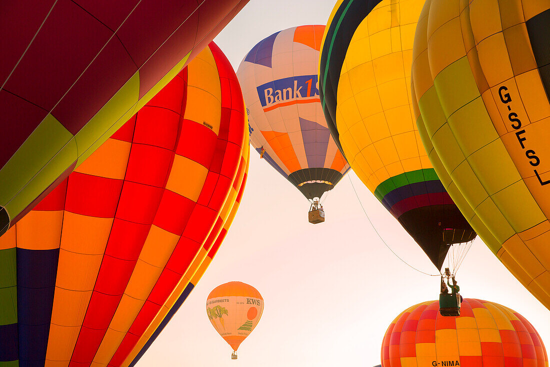 Europe,Italy,Umbria,Perugia district,Gualdo Cattaneo. Hot-air balloons