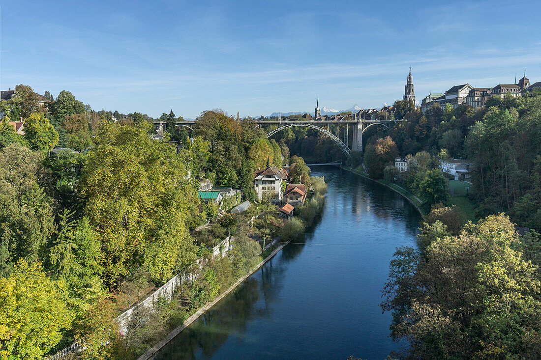 Bern im Herbst, Fluss Aare, Schweiz