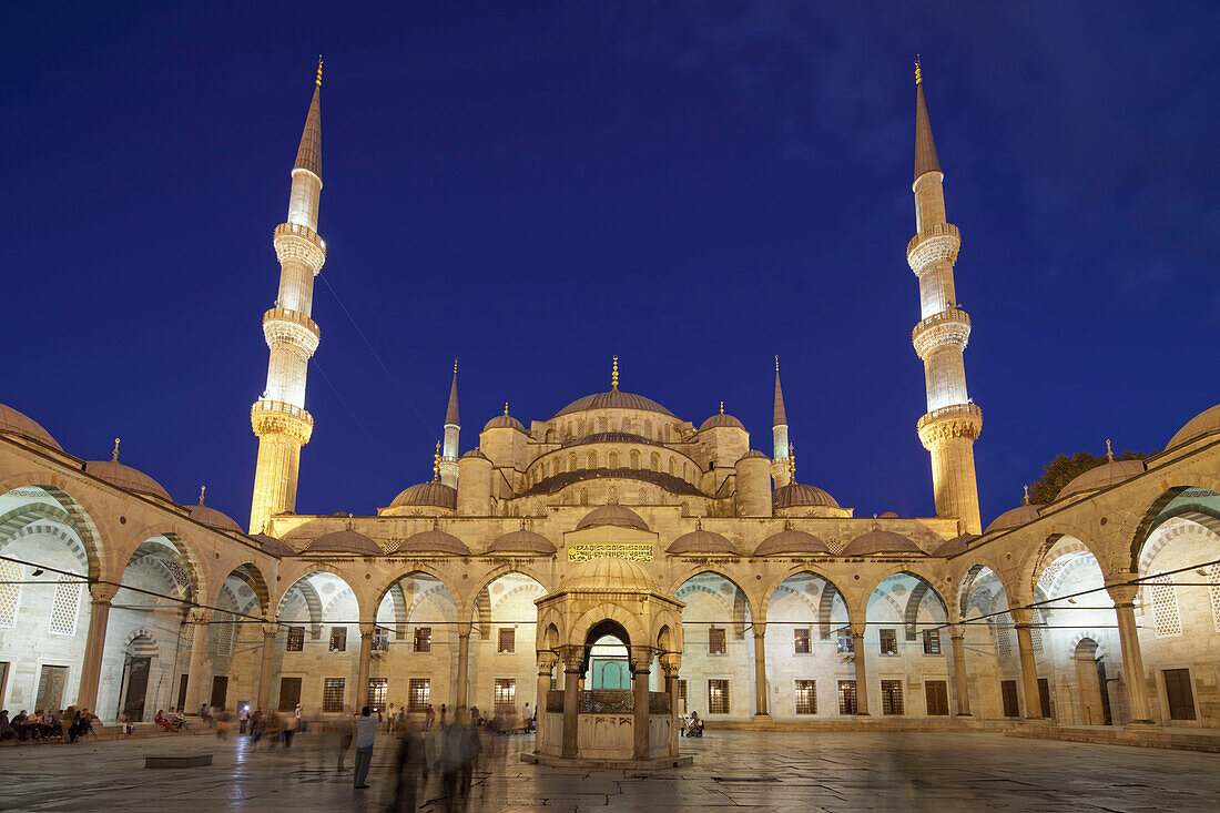 Blue Mosque at twilight  , Istanbul, Turkey Moschee