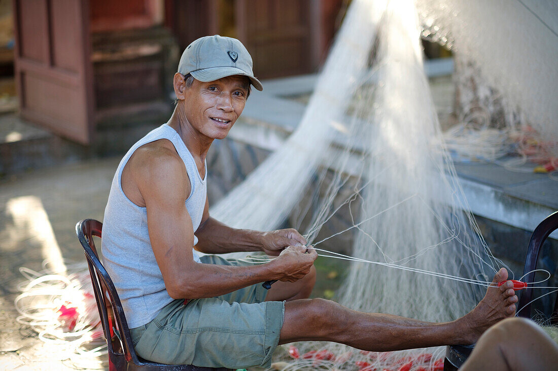 Vietnamese fisherman mending a net, Quang Nam, Vietnam, Indochina, Southeast Asia, Asia