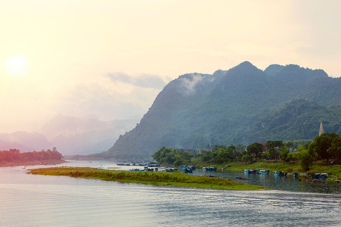 Sunset over the Son River in the Phong Nha Ke Bang National Park, Quang Binh, Vietnam, Indochina, Southeast Asia, Asia