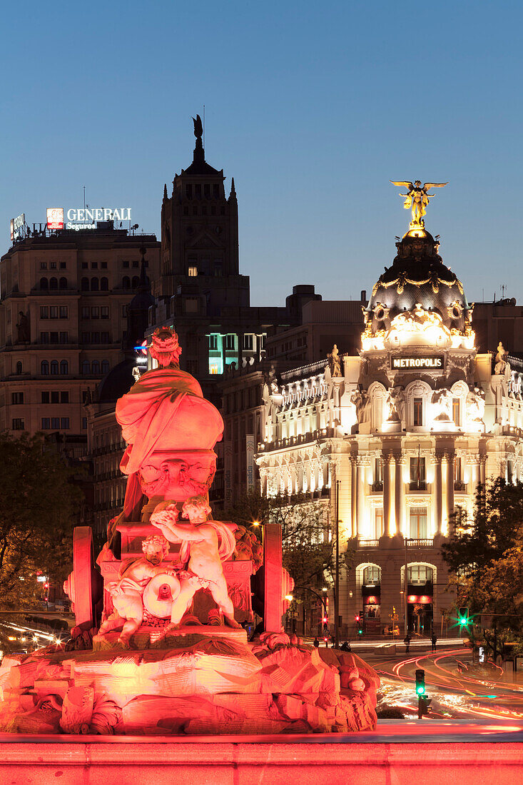 Cibeles Fountain (Fuente de la Cibeles), Plaza de la Cibeles, Edificio Metropolis Building, Madrid, Spain, Europe