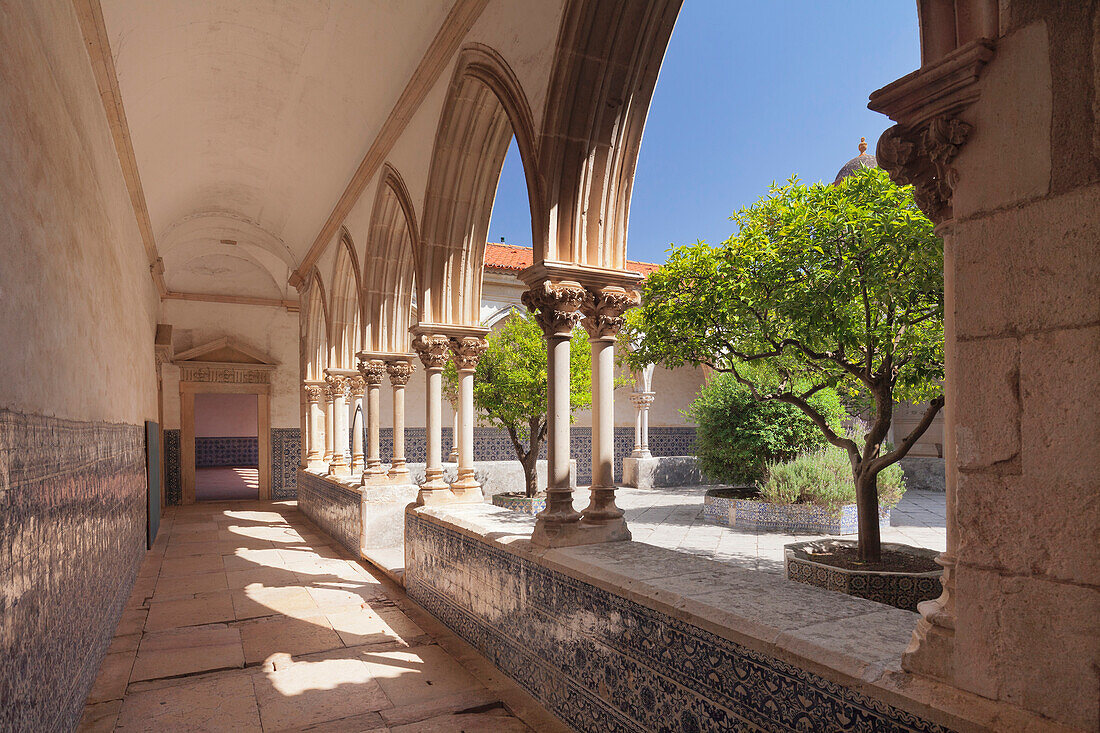 Claustro do Cemiterio cloister, Convento de Cristi (Convent of Christ) Monastery, UNESCO World Heritage Site, Tomar, Portugal, Europe