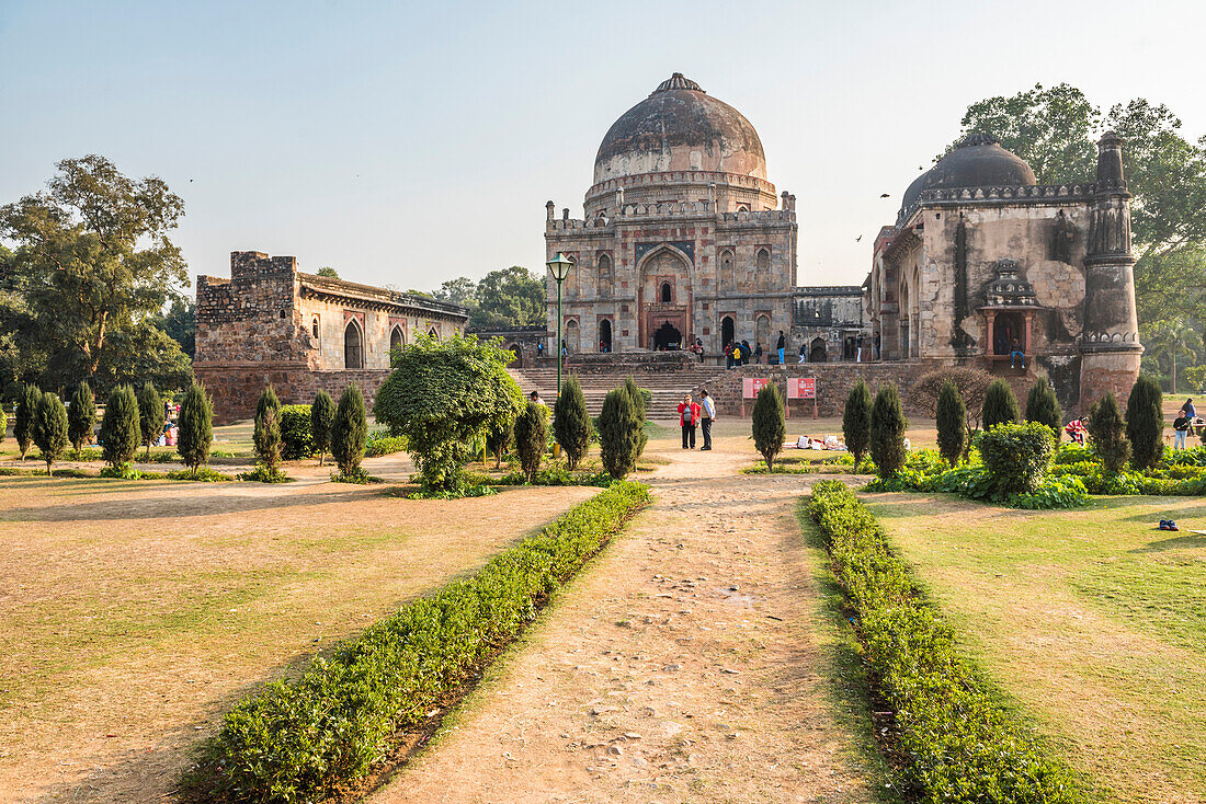 Bara Gumbad and Mosque, Lodi Gardens (Lodhi Gardens), New Delhi, India, Asia