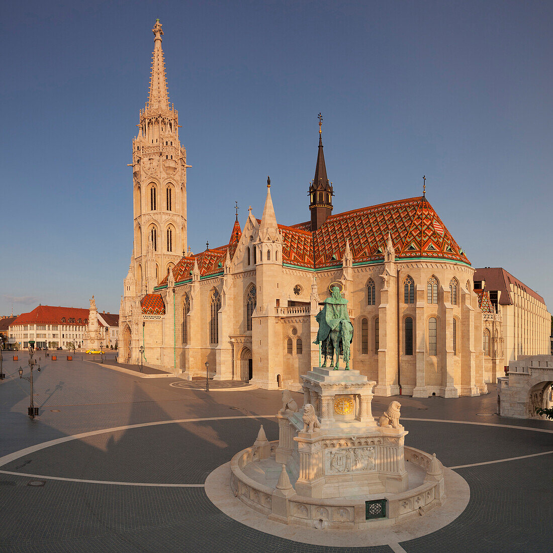 Equestrian statue of King Stephen I, Matthias Church, Fisherman's Bastion, Budapest, Hungary, Europe