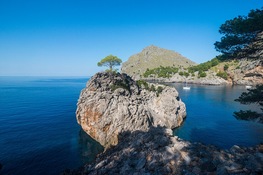 Crystal clear water in Sa Calobra, Tramuntana mountains, UNESCO World Heritage Site, Mallorca, Balearic Islands, Spain, Mediterranean, Europe