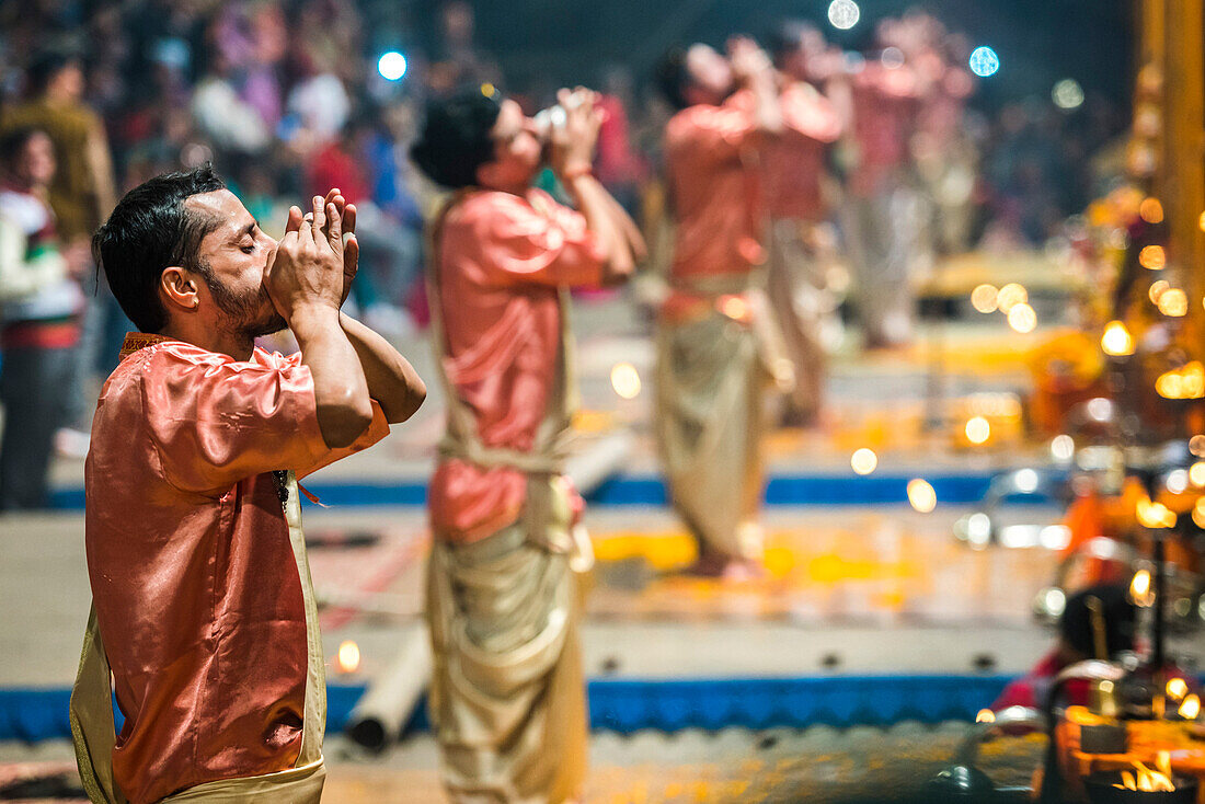 Ganga Aarti Hindu ceremony at Dasaswamedh Ghat, Varanasi, Uttar Pradesh, India, Asia