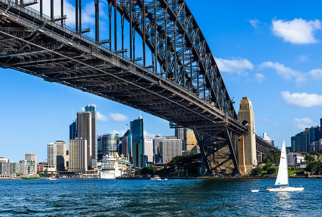 Sydney Harbour Bridge with city skyline, Sydney, New South Wales, Australia, Pacific