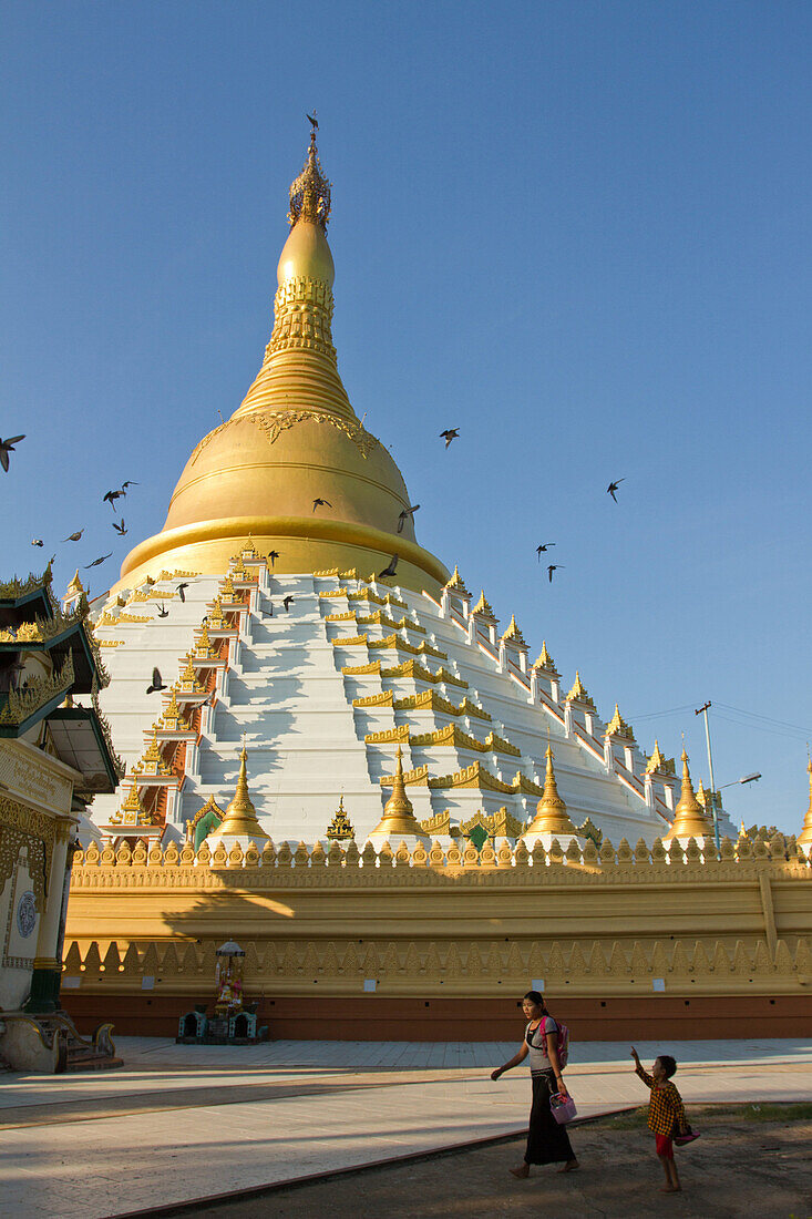 Buddhist stupa, Bagan (Pagan), Myanmar (Burma), Asia