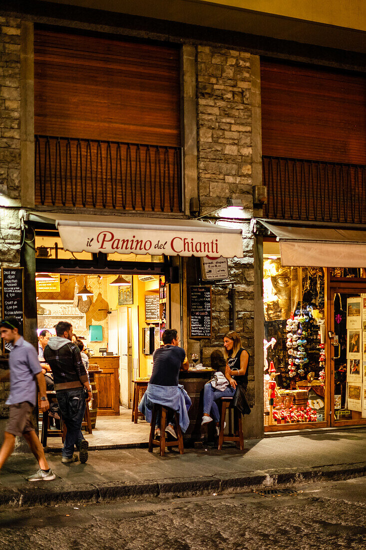 Touristen vor dem Panini Restaurant, Panino del Chianti, Via De' Bardi, Toskana, Italien, Europa