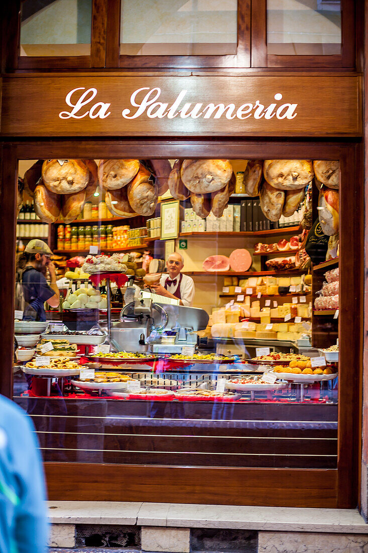 Bruno e Franco Metzgerei in der Via guliermo Oberdan Straße in Bologna, Altstadt, Emilia Romania, Italien, Europa