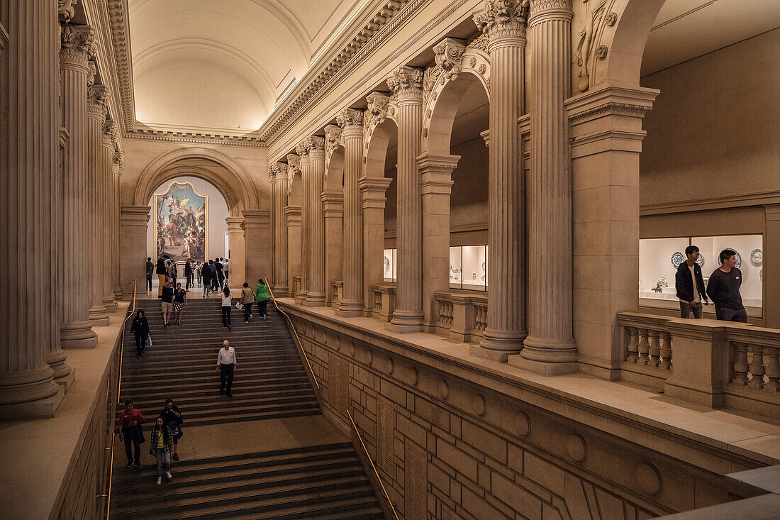 imposantes Treppenhaus im Metropolitan Museum of Art, 5th Avenue, Manhattan, New York City, Vereinigte Staaten von Amerika, USA, Nordamerika