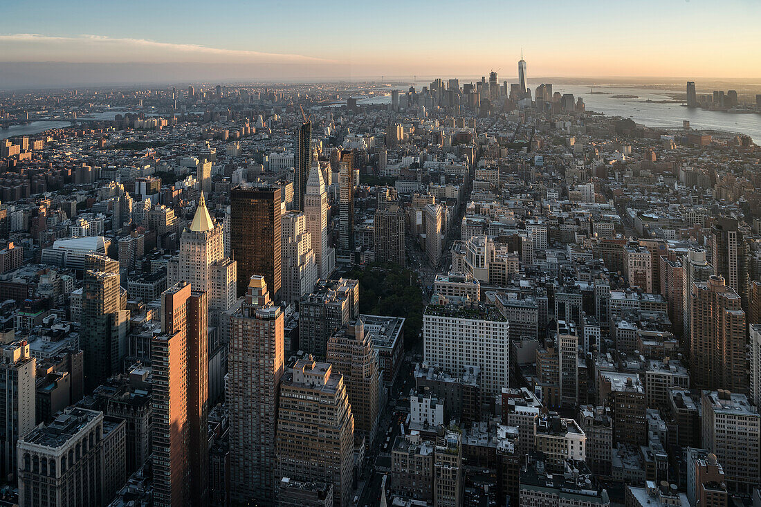 ONE World Trade Center, Flatiron Building, Freiheitsstatue, Blick von Aussichtsplattform des Empire State Building, Manhattan, New York City, Vereinigte Staaten von Amerika, USA, Nordamerika