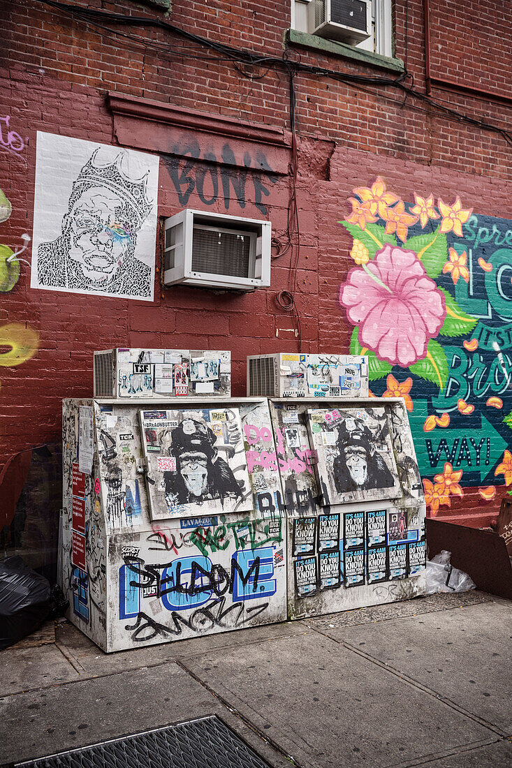 murals and streetart in the streets of Williamsburg, Brooklyn, NYC, New York City, United States of America, USA, North America