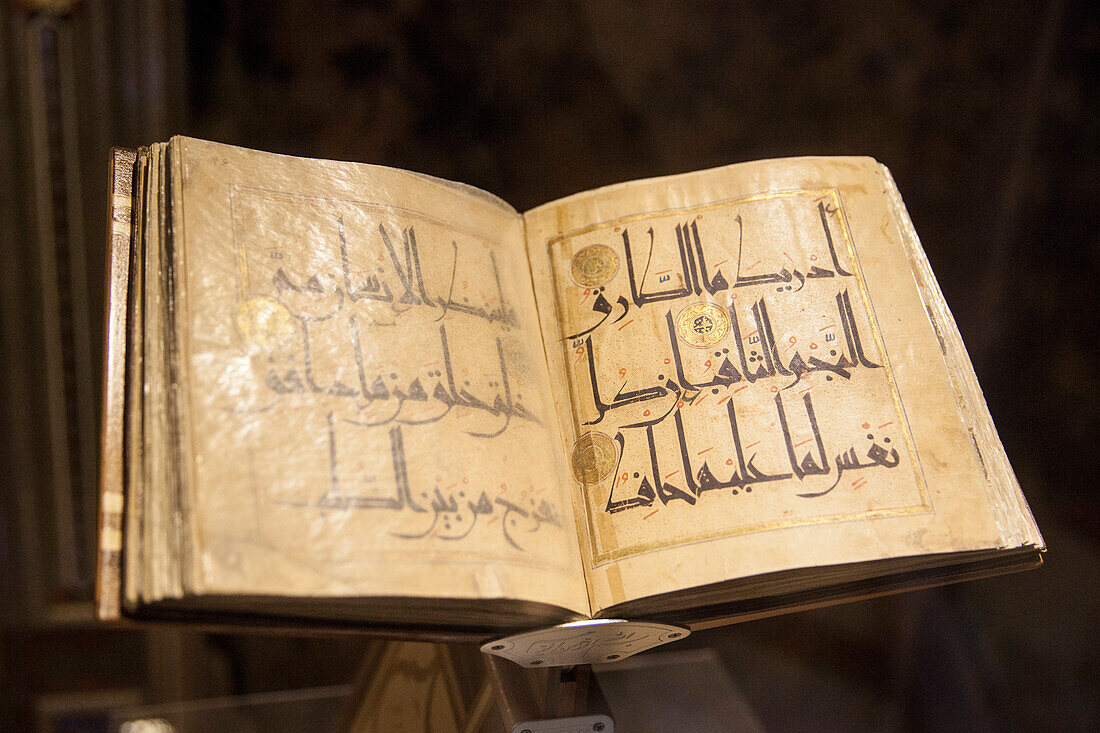 Koran im Museum von Qom, Iran, Asien