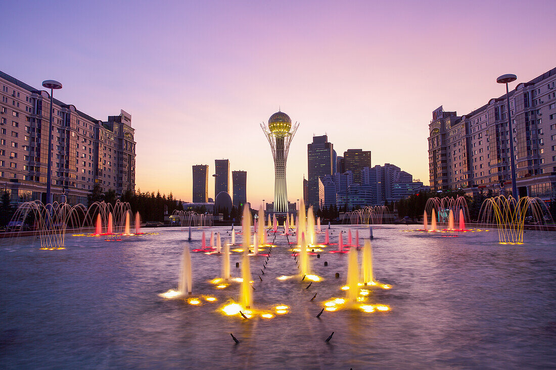 Blick auf Bajterek Turm in Astana, Kasachstan, Asien