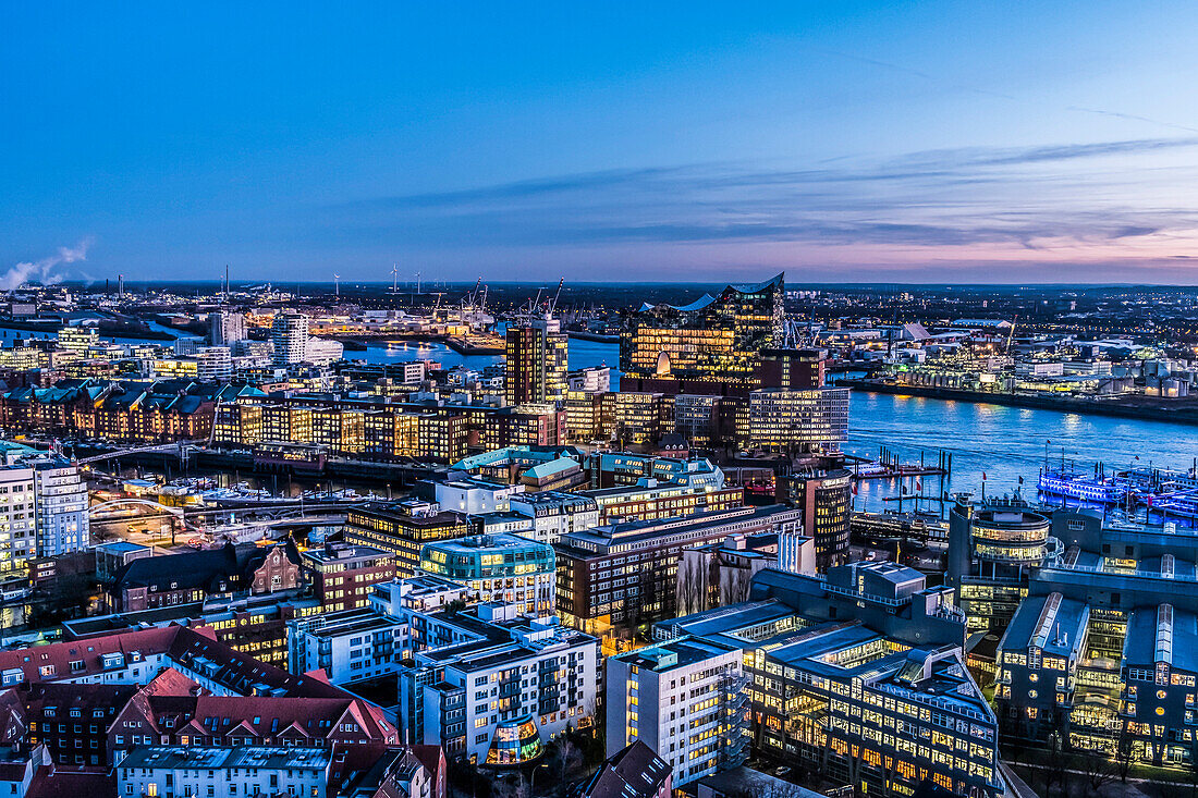 view to Elbphilharmonie and the Hafencity of Hamburg in the twilight, Hamburg, north Germany, Germany