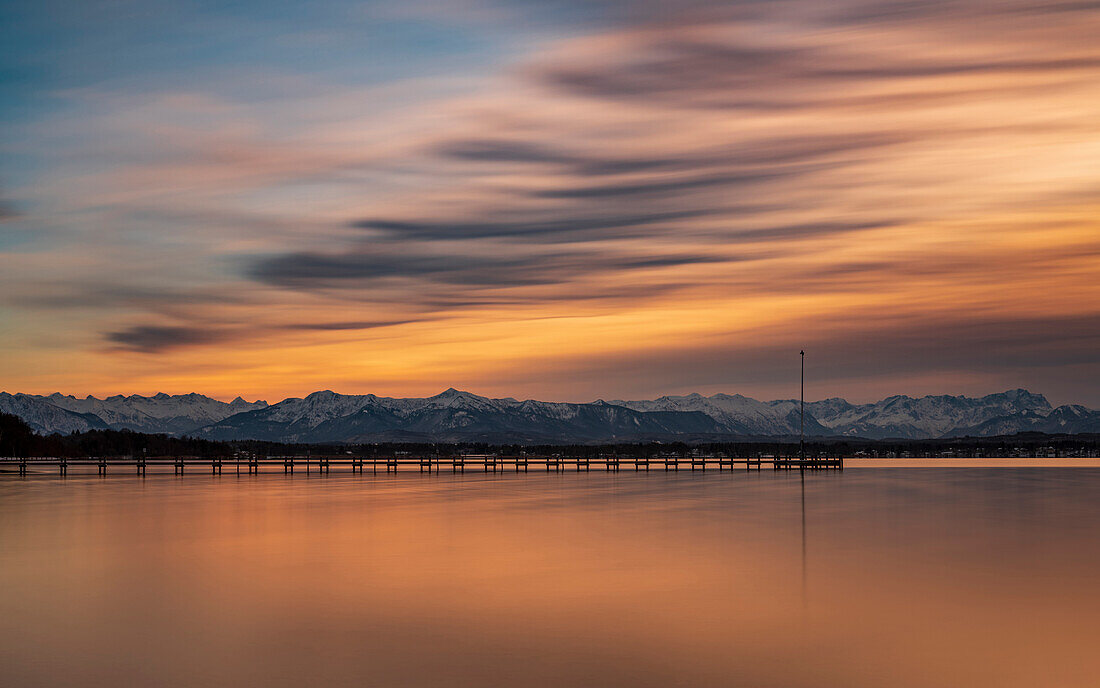 Dusk on Lake Starnberg with a view of a jetty and the Wetterstein Mountains with Zugspitze, Ambach, Upper Bavaria, Germany