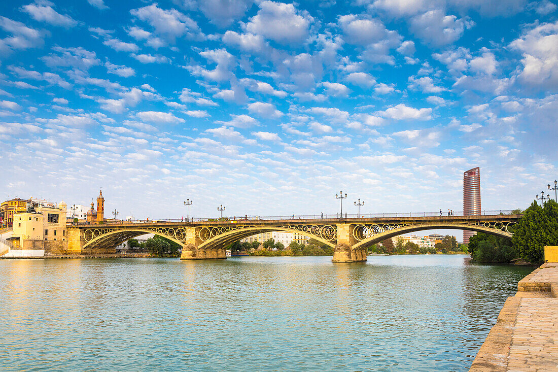 Puente de Isabel II (Puente de Triana) and the river Rio Guadalquivir, Seville, Andalusia, Spain, Europe