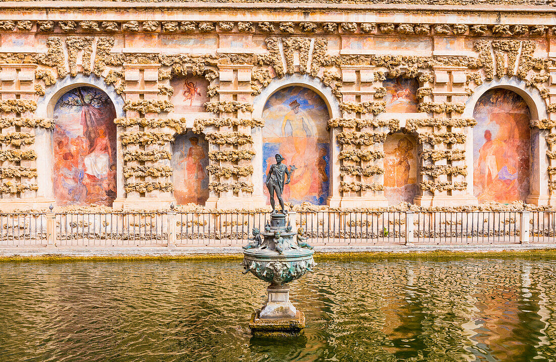The pool of Mercury in the Real Alcazar, UNESCO World Heritage Site, Seville, Andalusia (Andalucia), Spain, Europe