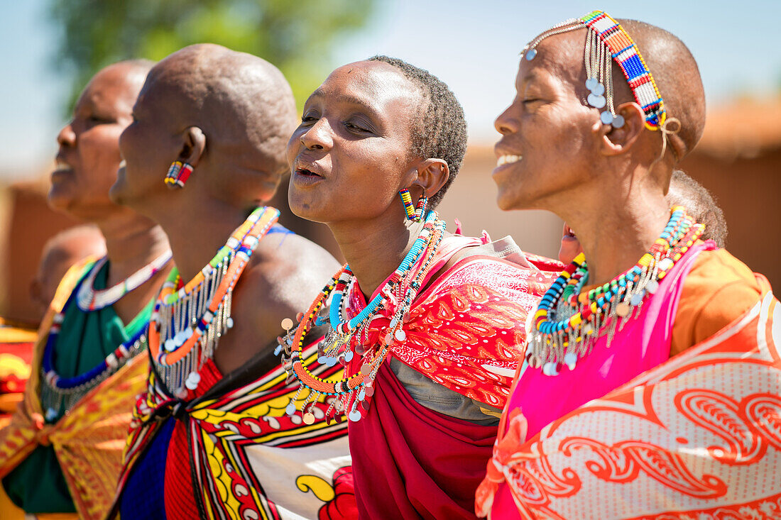 Masai women singing and dancing, Masai Mara, Kenya, East Africa, Africa