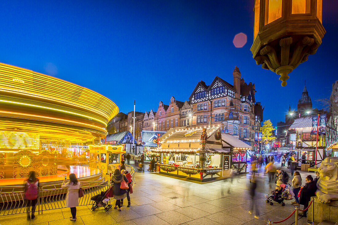 Christmas Market, Carousel and lamp on Old Market Square at dusk, Nottingham, Nottinghamshire, England, United Kingdom, Europe
