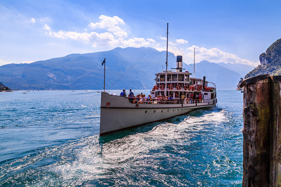 View of ferry boat leaving harbour at Riva del Garda, Riva del Garda, Lake Garda, Trentino, Italian Lakes, Italy, Europe
