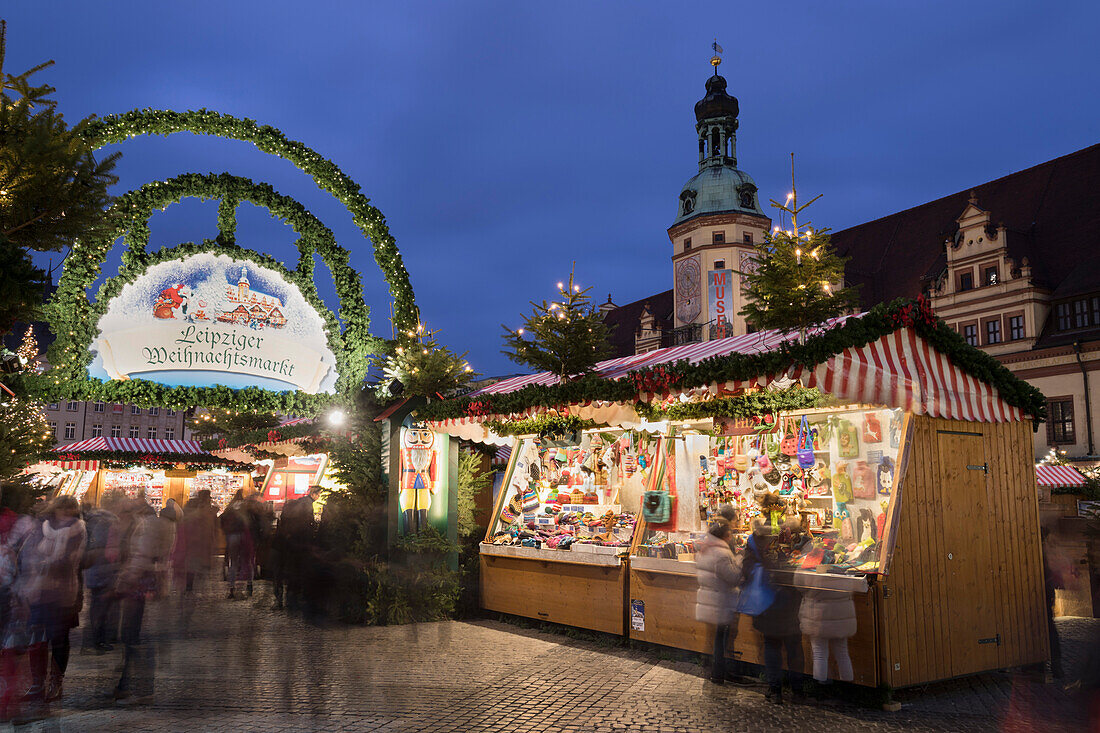 Christmas market in the Leipzig Market Place with the Old Town Hall Museum of City History, Marktplatz, Leipzig, Saxony, Germany, Europe