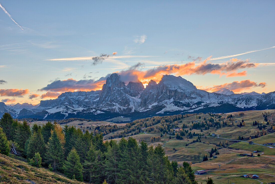 Sassopiatto and Sassolungo at sunrise, Alpe di Siusi, Trentino, Italy, Europe