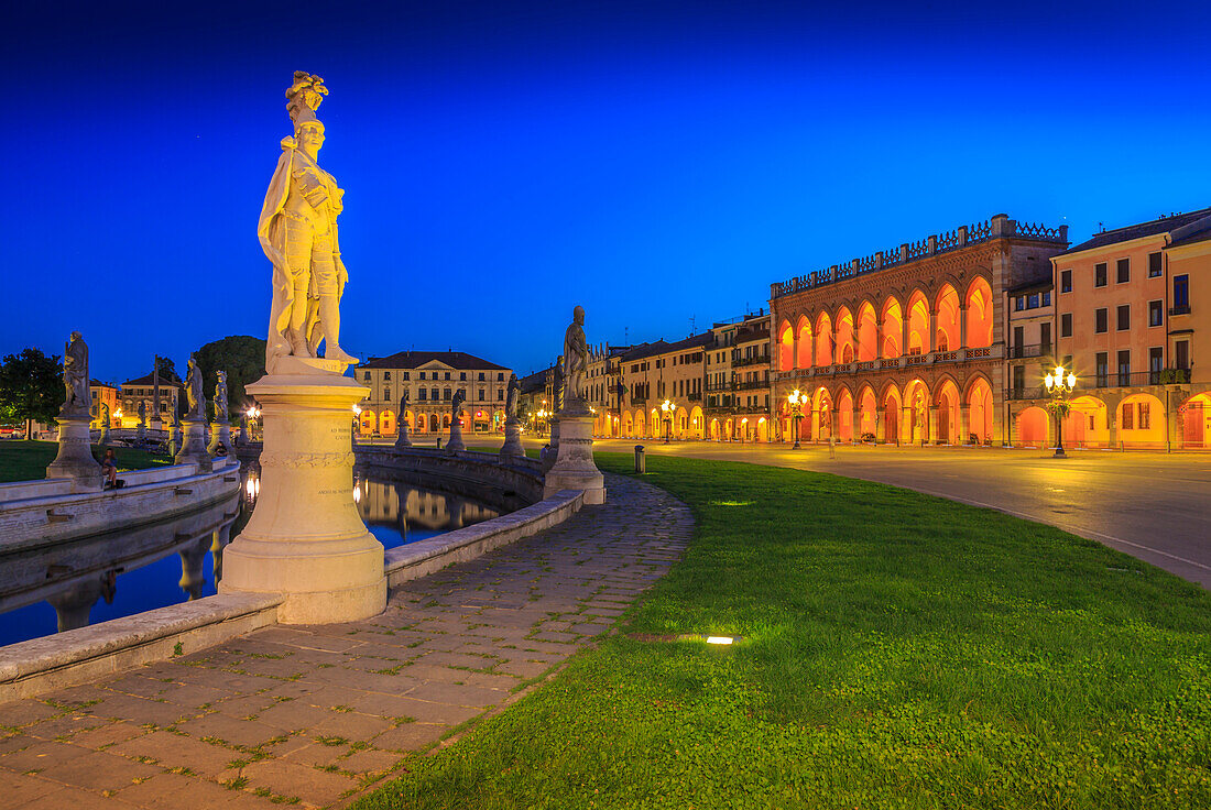 View of statues in Prato della Valle at dusk and Loggia Amulea visible in background, Padua, Veneto, Italy, Europe