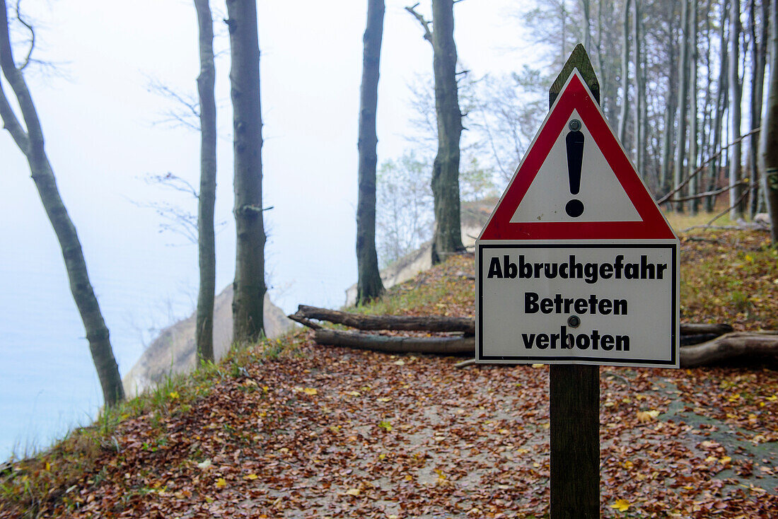 Warning sign on the chalk cliffs, Ruegen, Ostseekueste, Mecklenburg-Vorpommern, Germany