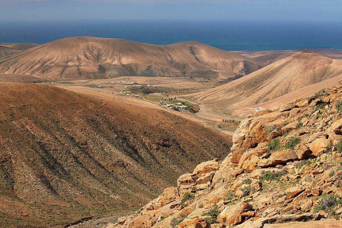 View from the viewpoint Risco de las Penas over the mountains of the West coast, Fuerteventura, Canary Islands, Islas Canarias, Atlantic Ocean, Spain, Europe