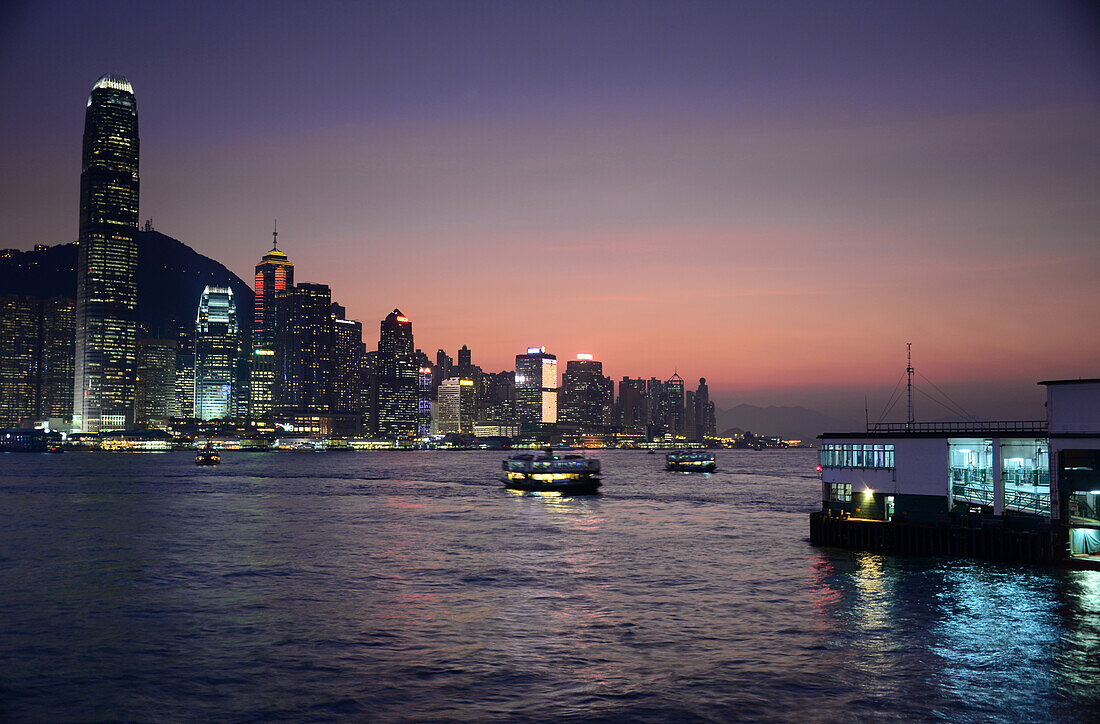 View to Victoria Island from the Promenade of Kowloon, Hongkong, China