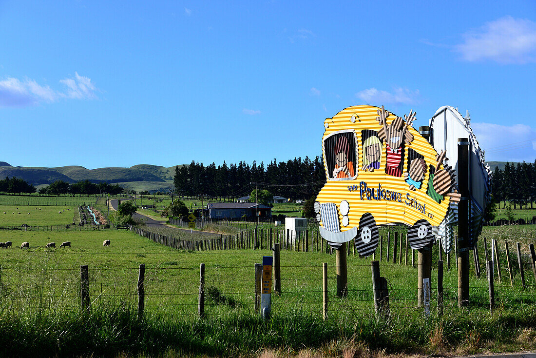 Schild am Highway 2 südlich von Hastings, Hawke Bay, Eastcoast, Nordinsel, Neuseeland