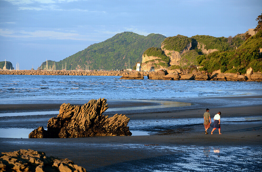 Sonnenuntergang am Strand von Pohara, Golden Bay, Südinsel, Neuseeland