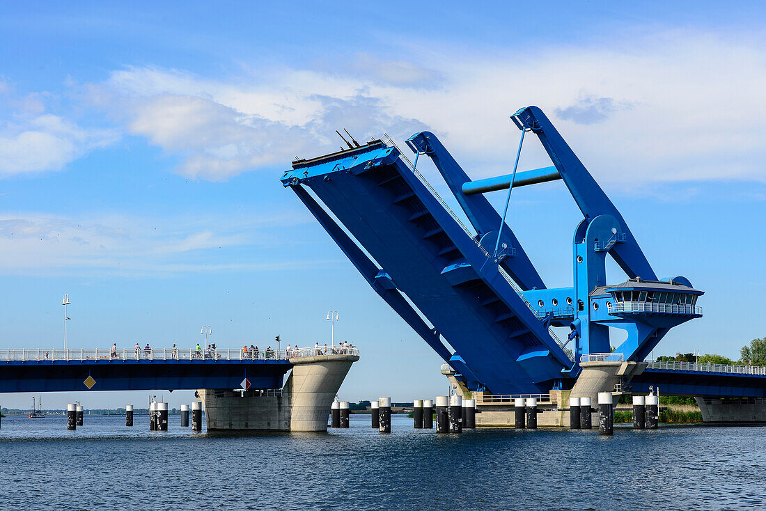 Klappbrücke über die Peene, Wolgast, Ostseeküste, Mecklenburg-Vorpommern, Deutschland