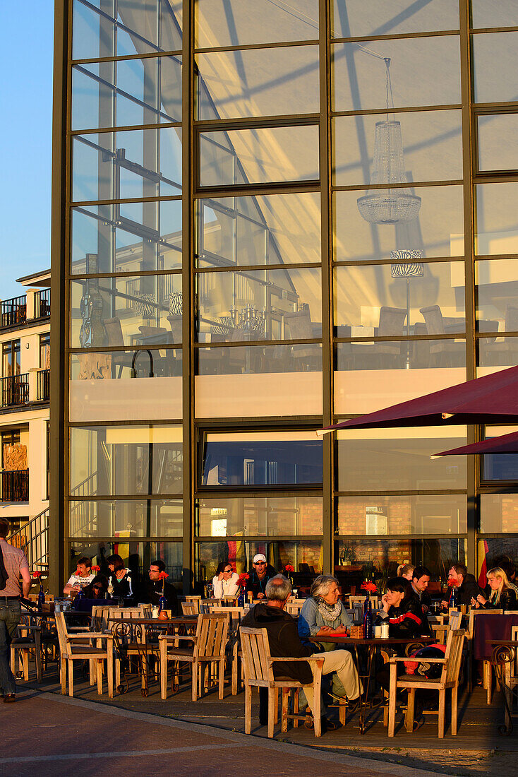 Beach promenade with restaurant of Schaabe, Rügen, Ostseeküste, Mecklenburg-Western Pomerania, Germany