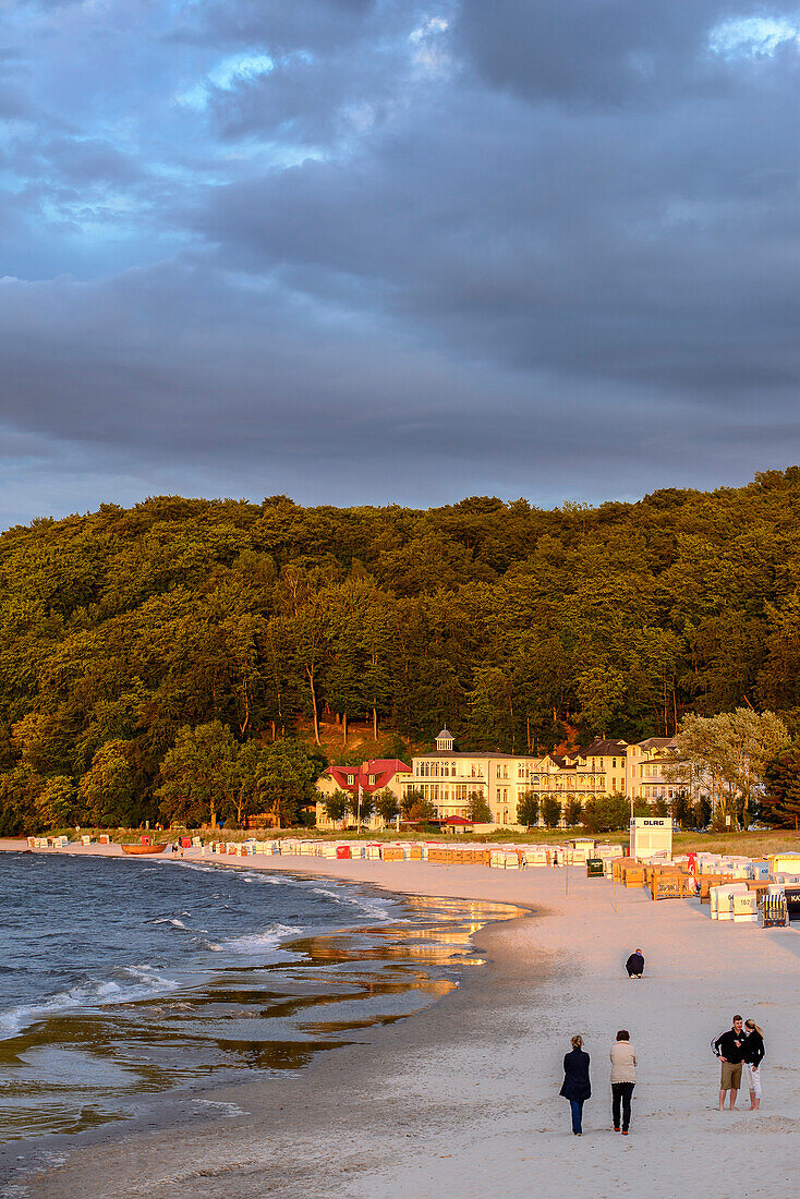 Strand mit Strandkörben von Binz, Rügen, Ostseeküste, Mecklenburg-Vorpommern, Deutschland