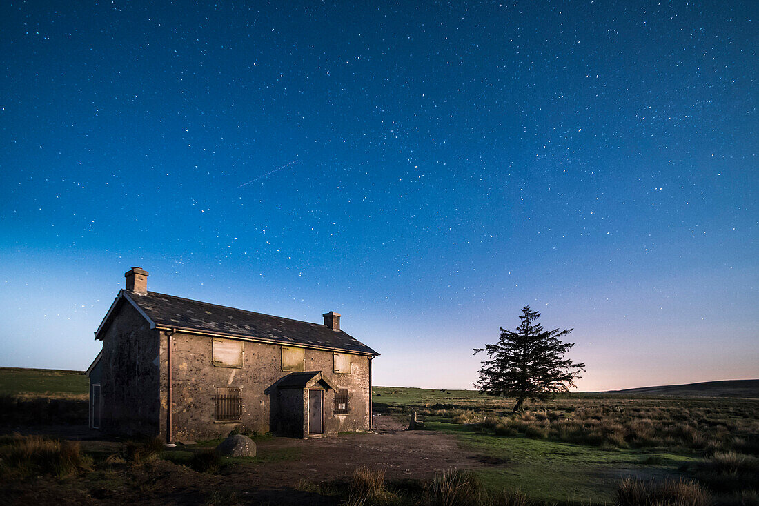 Nuns Cross Farm under stars, Dartmoor National Park, Devon, England, United Kingdom, Europe