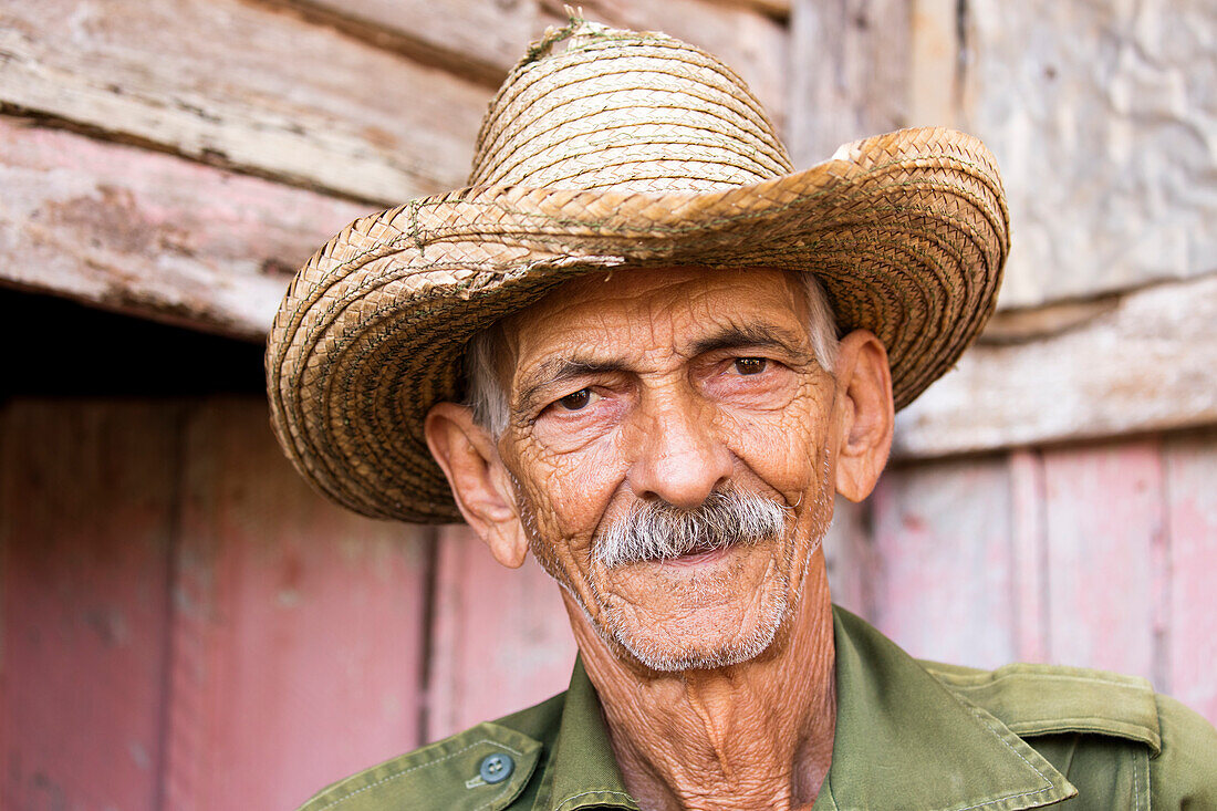 Cuban tobacco farmer in the Vinales Valley, Cuba, West Indies, Caribbean, Central America