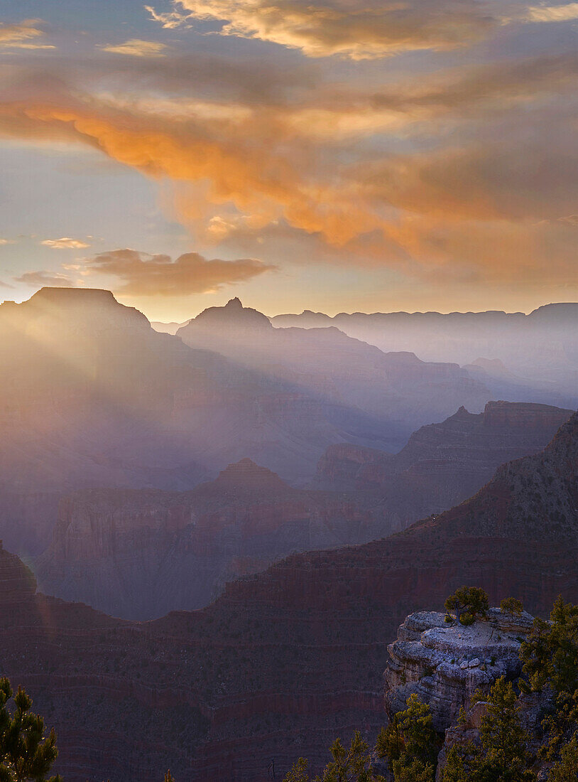 Sunrise at Yavapai Point with Vishnu Temple, Wotans Throne, Grand Canyon National Park, Arizona