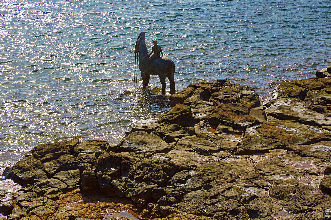 Pferdeskulptur beim Castillo de San José, Arrecife, Atlantik, Lanzarote, Kanaren, Kanarische Inseln, Islas Canarias, Spanien, Europa
