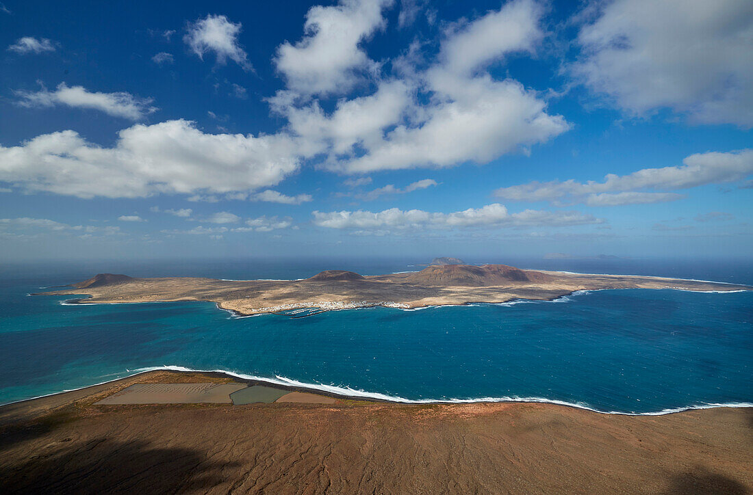 Blick vom Mirador del Rio zur Insel La Graciosa, Lanzarote, Kanaren, Kanarische Inseln, Islas Canarias, Spanien, Europa