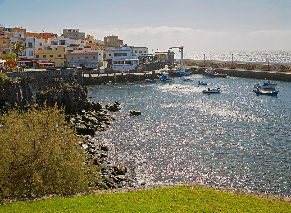 Blick auf Hafen von Los Abrigos, Teneriffa, Kanaren, Kanarische Inseln, Islas Canarias, Atlantik, Spanien, Europa