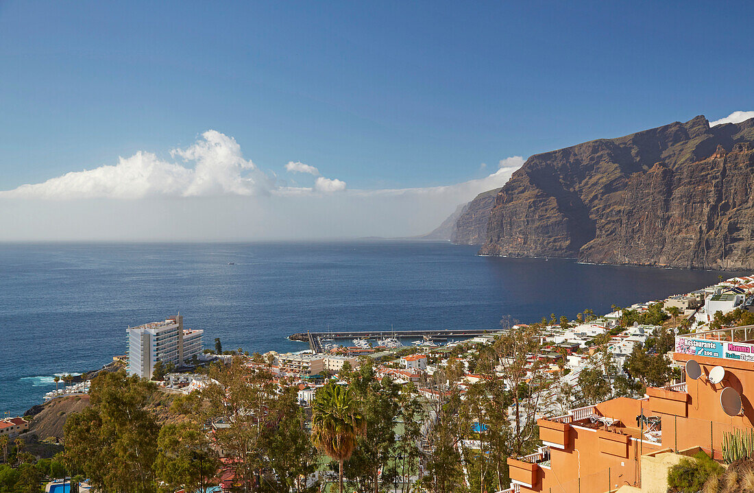 Los Gigantes, Steep coast and town, Tenerife, Canary Islands, Islas Canarias, Atlantic Ocean, Spain, Europe