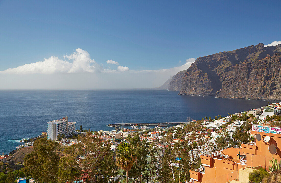 Ort und Steilküste von Los Gigantes, Teneriffa, Kanaren, Kanarische Inseln, Islas Canarias, Atlantik, Spanien, Europa